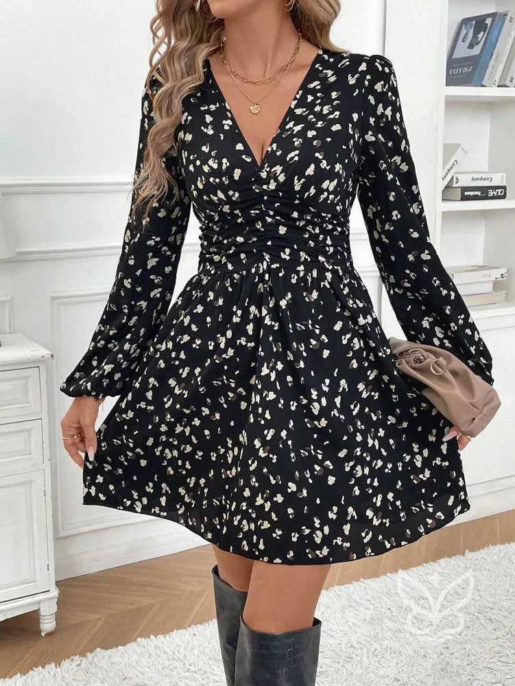 Vestido Curto Floral Com Manga Longa E Decote V Vestido Curto Floral Com Manga Longa E Decote V