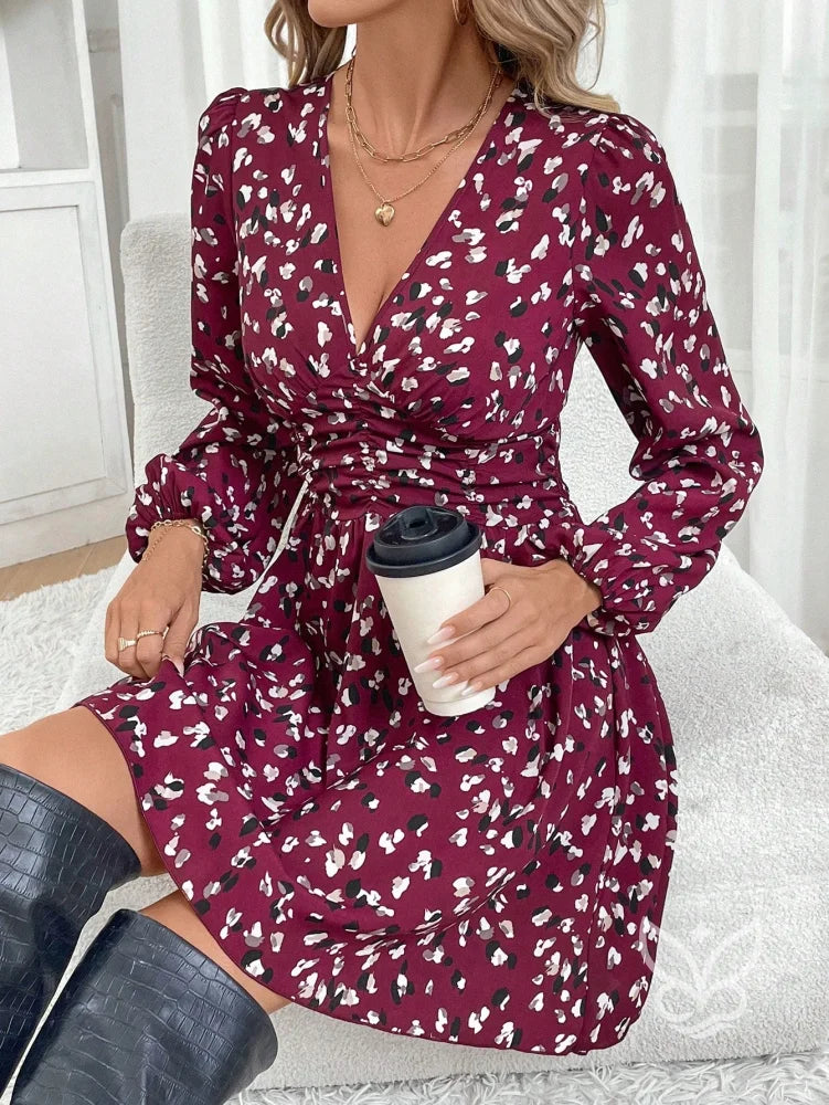 Vestido Curto Floral Com Manga Longa E Decote V Vestido Curto Floral Com Manga Longa E Decote V
