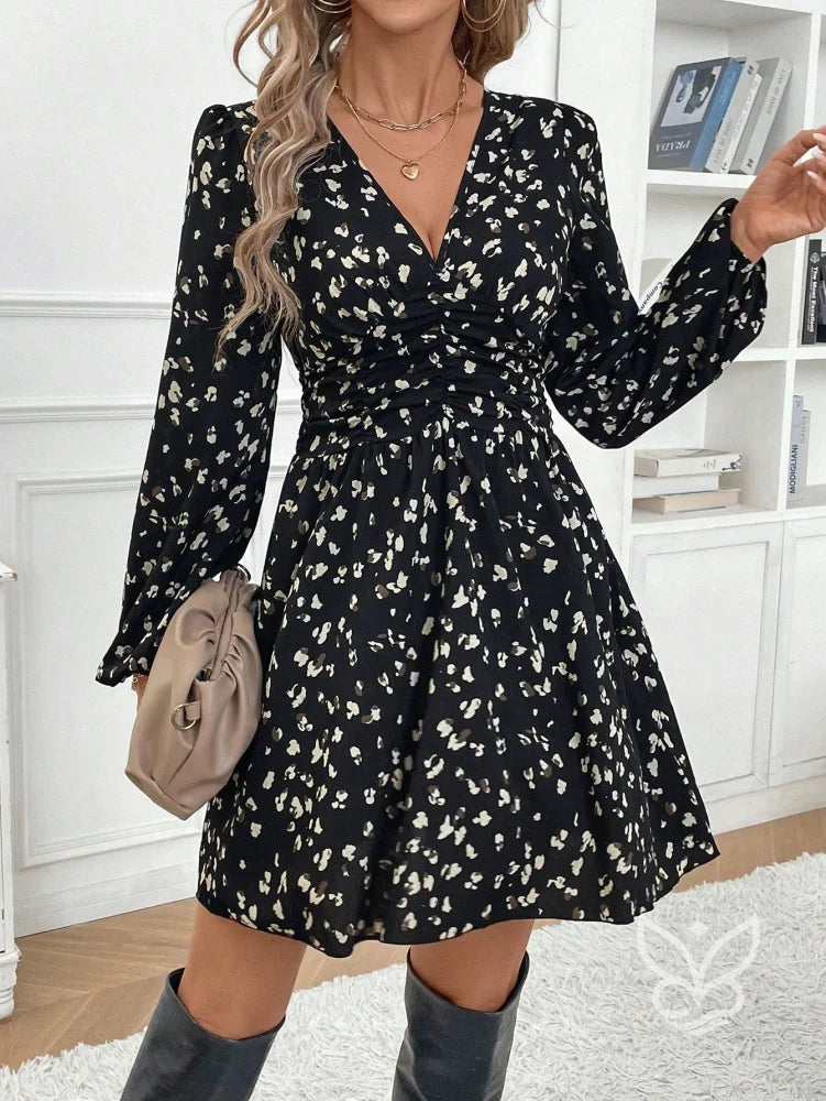 Vestido Curto Floral Com Manga Longa E Decote V Vestido Curto Floral Com Manga Longa E Decote V
