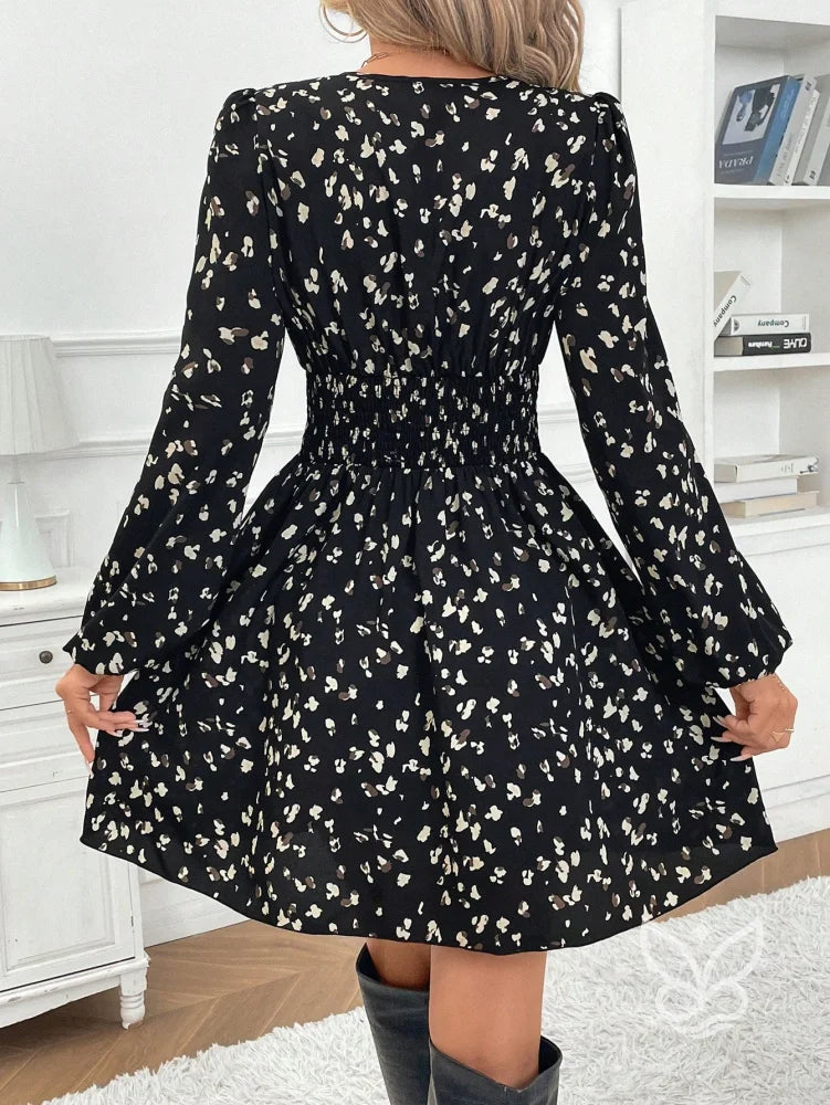 Vestido Curto Floral Com Manga Longa E Decote V Vestido Curto Floral Com Manga Longa E Decote V