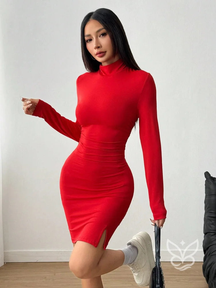 Vestido Curto Justo Com Manga Longa E Gola Alta Vestido Curto Justo Com Manga Longa E Gola Alta