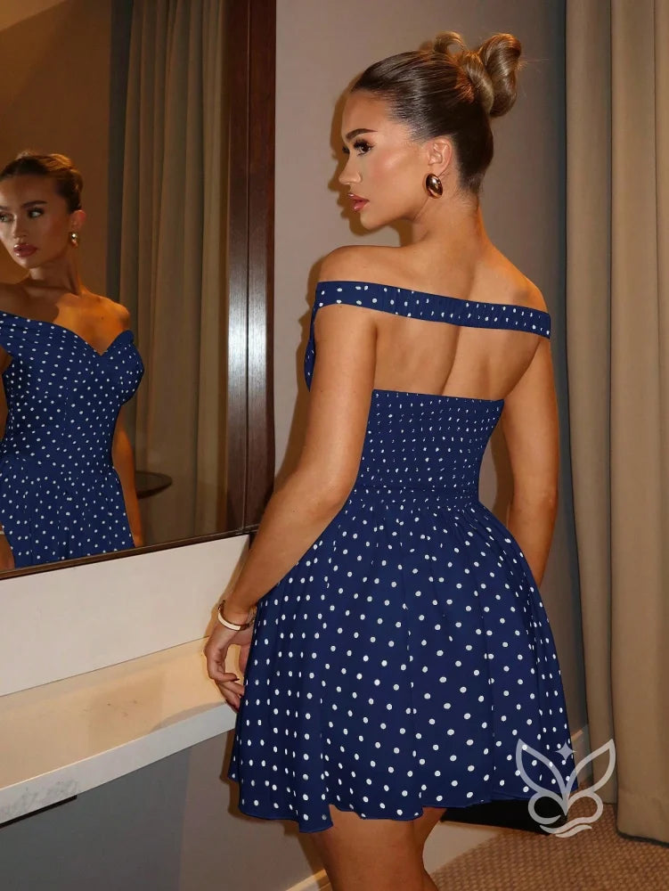 Vestido Curto Ombro A Ombro Com Estampa Poá E Saia Rodada Vestido Curto Ombro A Ombro Com Estampa Poá E Saia Rodada