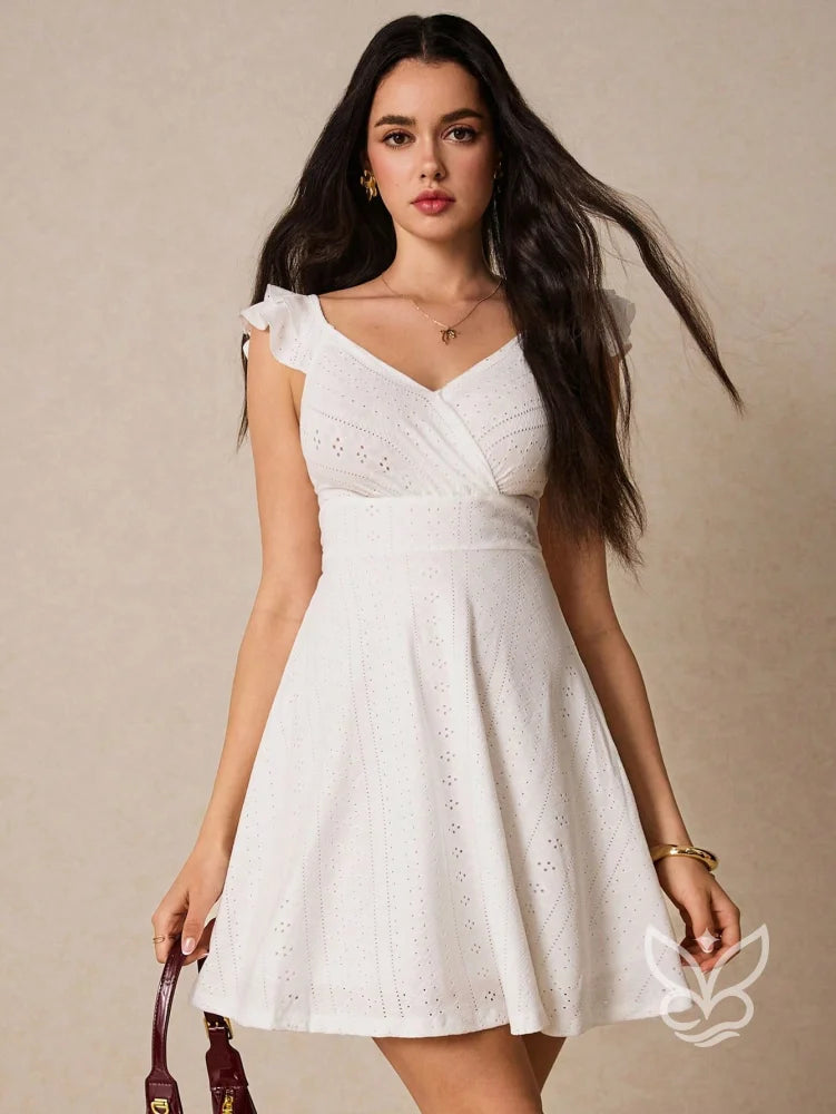Vestido Curto Rodado Com Decote Transpassado E Vazado Vestido Curto Rodado Com Decote Transpassado E Vazado