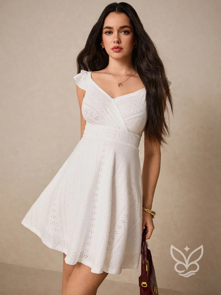 Vestido Curto Rodado Com Decote Transpassado E Vazado Vestido Curto Rodado Com Decote Transpassado E Vazado