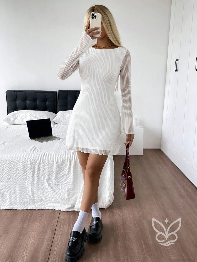 Vestido Justo De Manga Longa Com Transparência E Brilho Vestido Justo De Manga Longa Com Transparência E Brilho