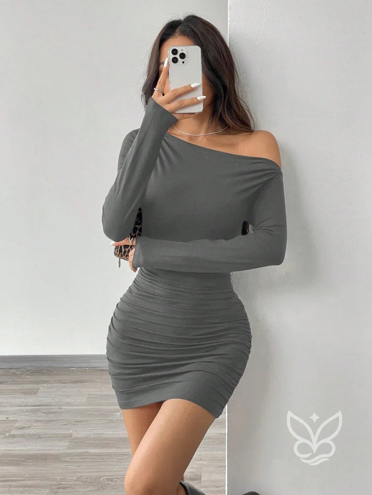 Vestido Justo De Um Ombro Só Com Manga Longa E Franzido Vestido Justo De Um Ombro Só Com Manga Longa E Franzido