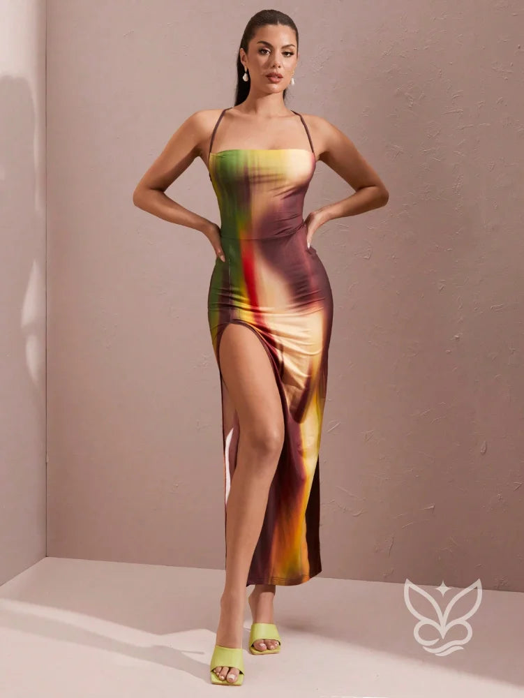 Vestido Longo Estampado Com Fenda E Amarração Nas Costas Vestido Longo Estampado Com Fenda E Amarração Nas Costas