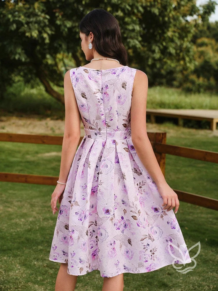 Vestido Midi Floral com Modelagem Godê Sofisticada Vestido Midi Floral com Modelagem Godê Sofisticada