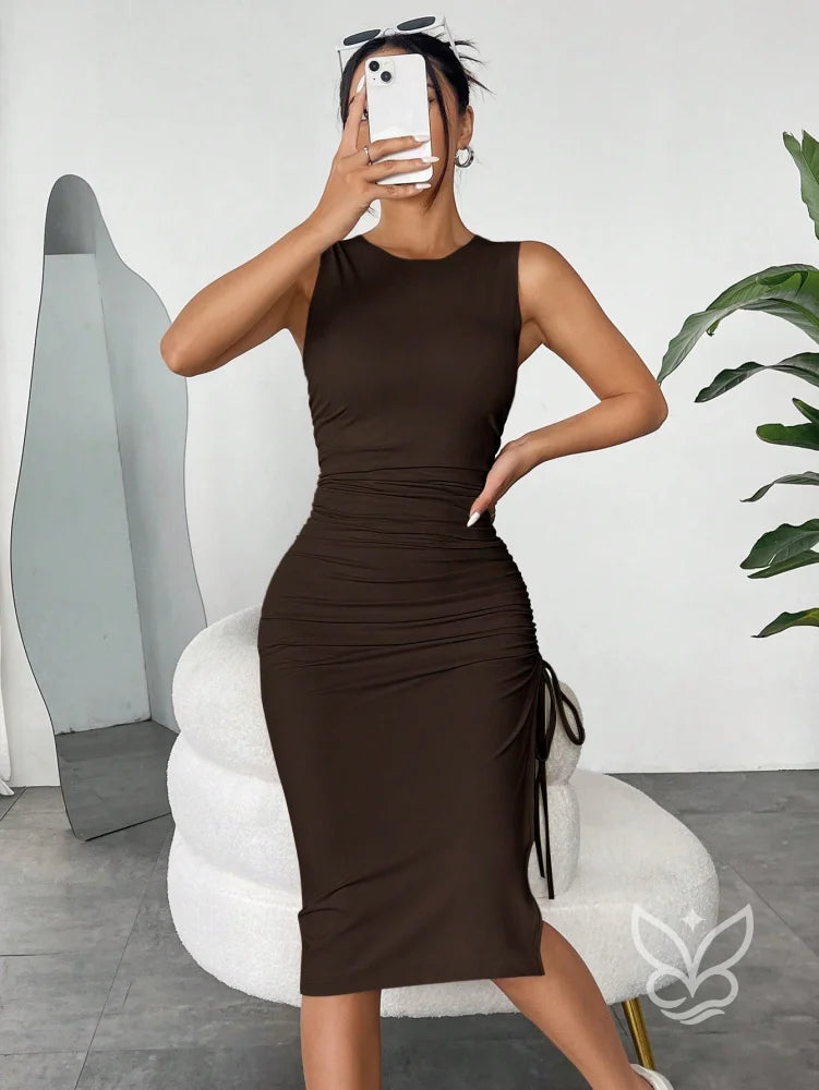 Vestido Midi Justo Com Amarração Lateral E Sem Manga Vestido Midi Justo Com Amarração Lateral E Sem Manga