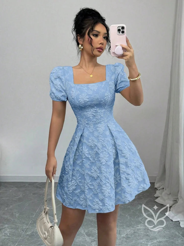 Vestido Texturizado Com Manga Bufante E Decote Quadrado Vestido Texturizado Com Manga Bufante E Decote Quadrado