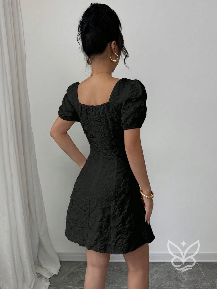 Vestido Texturizado Com Manga Bufante E Decote Quadrado Vestido Texturizado Com Manga Bufante E Decote Quadrado
