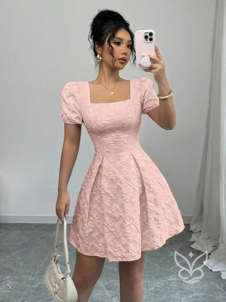 Vestido Texturizado Com Manga Bufante E Decote Quadrado Vestido Texturizado Com Manga Bufante E Decote Quadrado