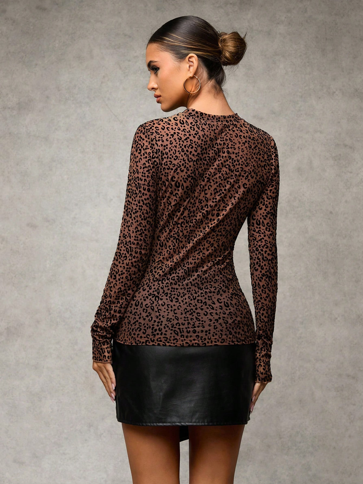 Blusa Tule Com Estampa Animal E Transparência Sem Bojo