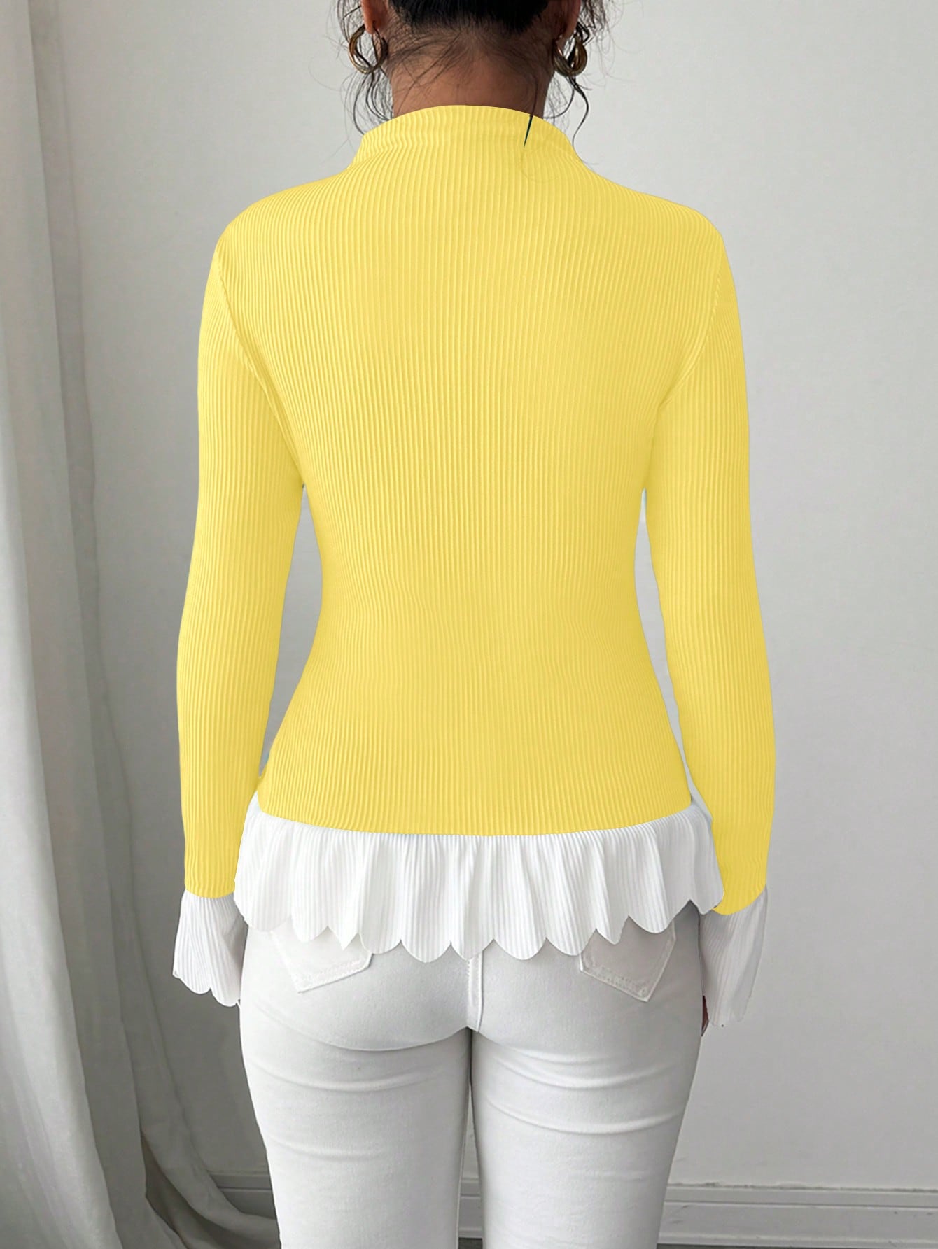 Blusa Manga Longa Com Gola Alta E Barra Assimétrica