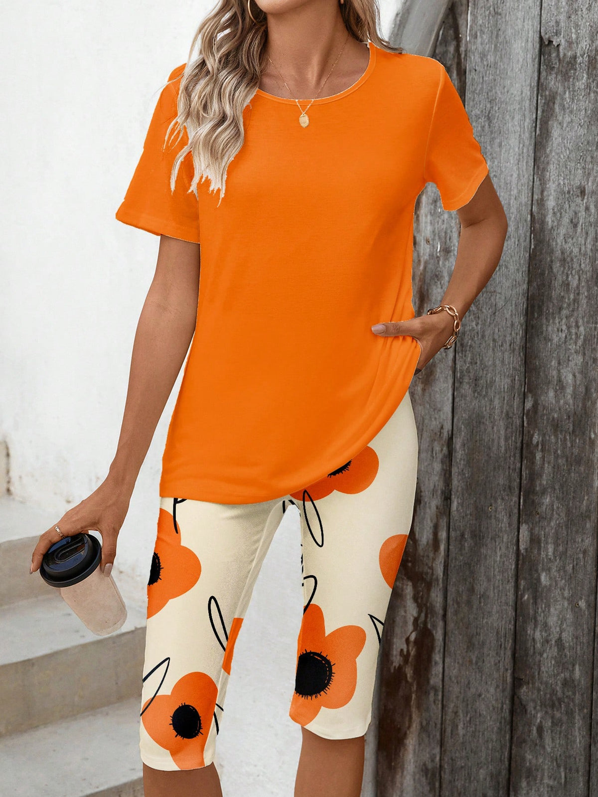 Conjunto Casual Com Blusa Básica E Legging Estampada Floral