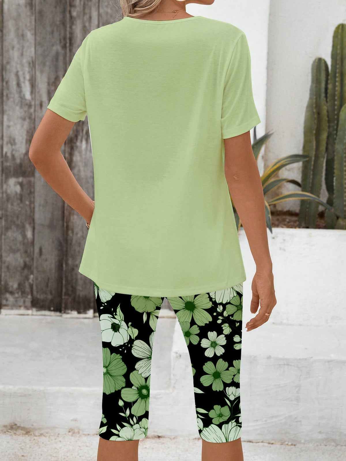 Conjunto Casual Com Blusa Básica E Legging Estampada Floral
