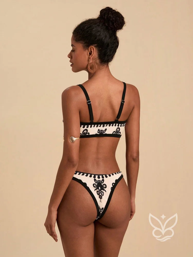 Biquíni Estampado Com Top Reto E Calcinha Cavada Biquíni Estampado Com Top Reto E Calcinha Cavada