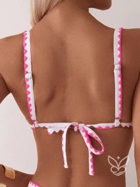 Biquíni Faixa Estampado Com Acabamento Zig Zag Biquíni Faixa Estampado Com Acabamento Zig Zag