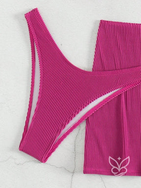Biquíni Halter Triângulo Com Cintura Alta E Saída Saia Curta Biquíni Halter Triângulo Com Cintura Alta E Saída Saia
