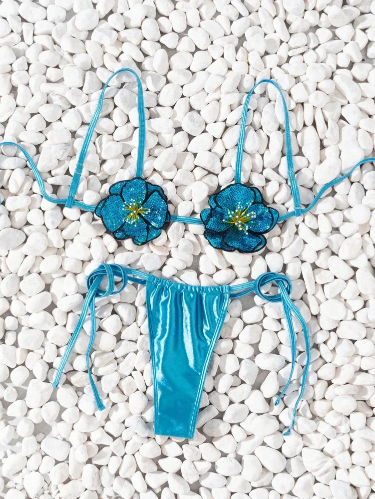 Biquíni Sensual Com Flores Bordadas E Amarração Lateral Biquíni Sensual Com Flores Bordadas E Amarração Lateral