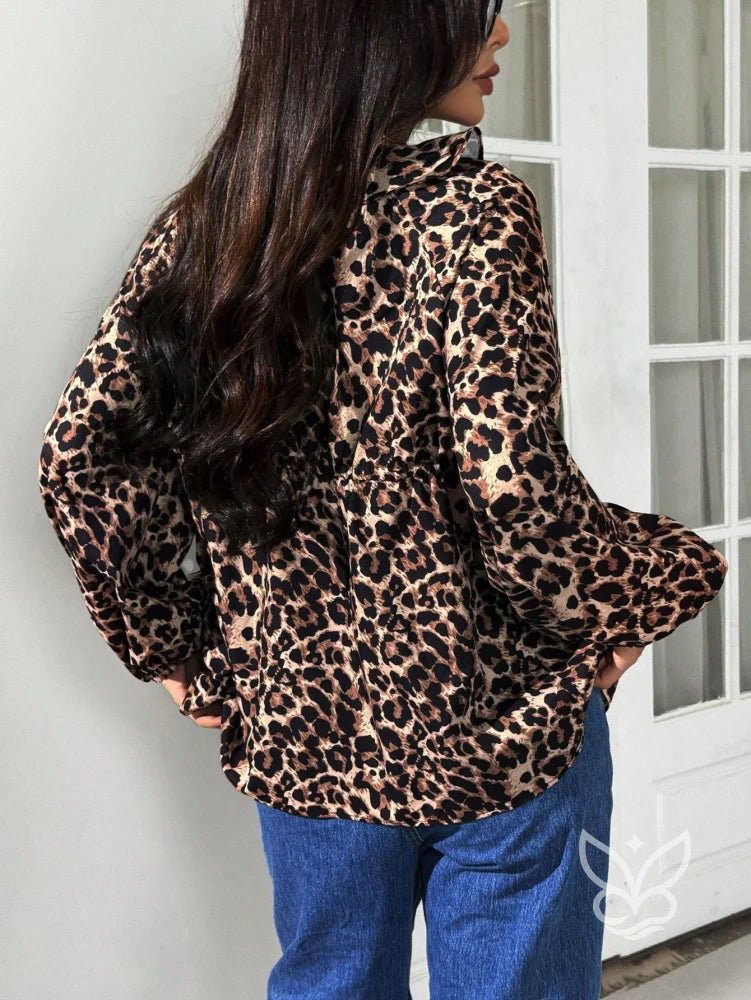 Blusa Animal Print com Laço no Decote e Manga Longa Blusa Animal Print com Laço no Decote e Manga Longa