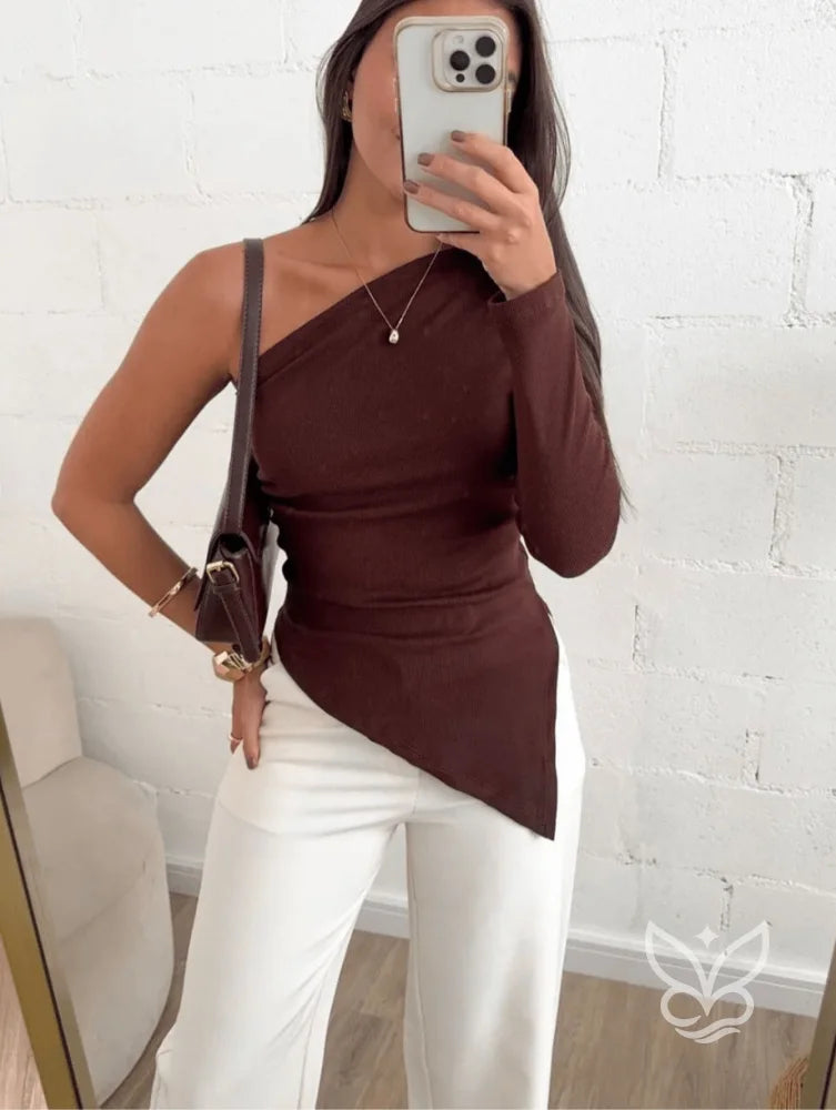 Blusa Assimétrica de Um Ombro com Manga Longa Blusa Assimétrica de Um Ombro com Manga Longa