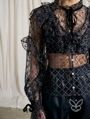 Blusa Boho Rendada Manga Longa E Laço De Veludo No Decote Blusa Boho Rendada Manga Longa E Laço De Veludo No Decote