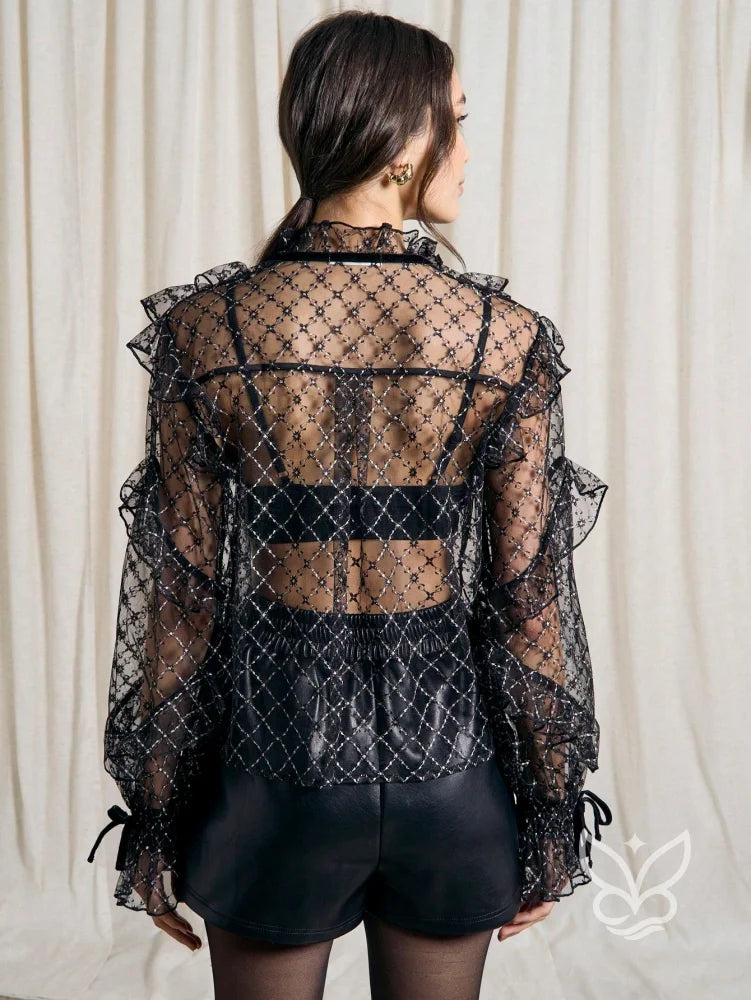 Blusa Boho Rendada Manga Longa E Laço De Veludo No Decote Blusa Boho Rendada Manga Longa E Laço De Veludo No Decote