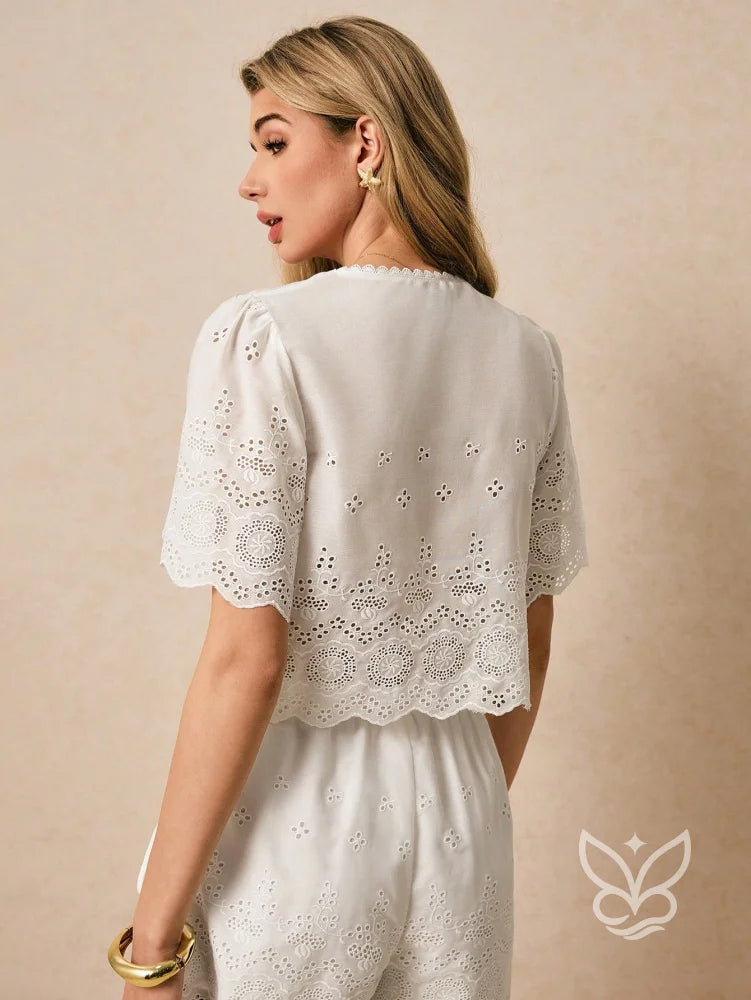 Blusa Bordada Com Amarração E Barra Recortada Blusa Bordada Com Amarração E Barra Recortada