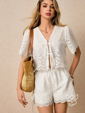 Blusa Bordada Com Amarração E Barra Recortada Blusa Bordada Com Amarração E Barra Recortada