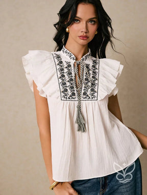 Blusa Bordada Com Babados E Gola Com Amarração Blusa Bordada Com Babados E Gola Com Amarração
