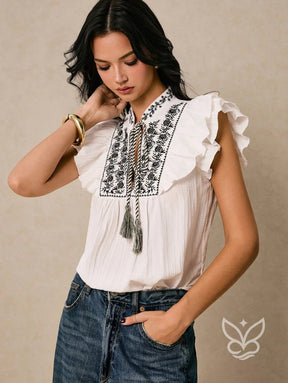 Blusa Bordada Com Babados E Gola Com Amarração Blusa Bordada Com Babados E Gola Com Amarração