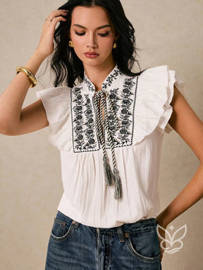 Blusa Bordada Com Babados E Gola Com Amarração Blusa Bordada Com Babados E Gola Com Amarração