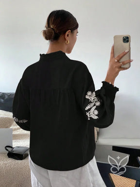 Blusa Bordada Com Botões E Mangas Longas Bufantes Blusa Bordada Com Botões E Mangas Longas Bufantes