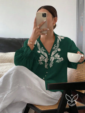 Blusa Bordada Com Botões E Mangas Longas Bufantes Blusa Bordada Com Botões E Mangas Longas Bufantes