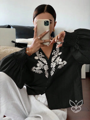 Blusa Bordada Com Botões E Mangas Longas Bufantes Preto / PP Blusa Bordada Com Botões E Mangas Longas Bufantes