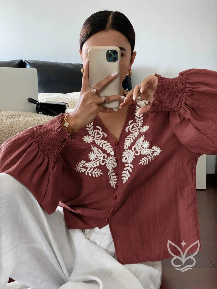 Blusa Bordada Com Botões E Mangas Longas Bufantes Vinho / PP Blusa Bordada Com Botões E Mangas Longas Bufantes