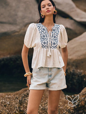 Blusa Bordada Com Mangas Bufantes E Amarração Blusa Estampada Floral com Decote V e Amarração Peplum