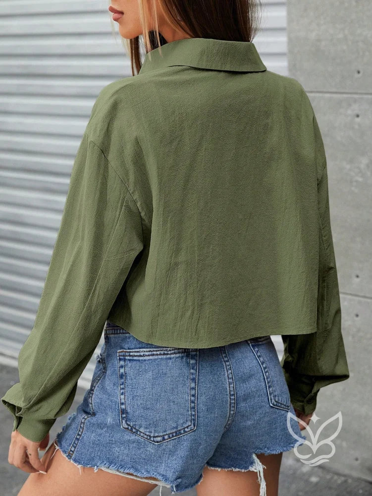 Blusa Camisa Cropped com Botões e Modelagem Despojada Blusa Camisa Cropped com Botões e Modelagem Despojada