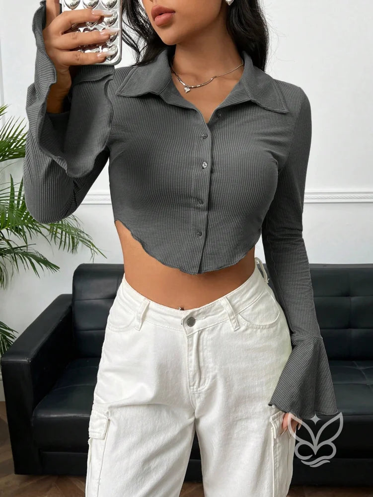 Blusa Canelada Cropped com Manga Flare e Botões Chumbo / PP Blusa Canelada Cropped com Manga Flare e Botões