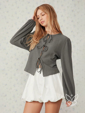 Blusa com Amarrações Frontais e Manga Longa Flare Blusa com Amarrações Frontais e Manga Longa Flare
