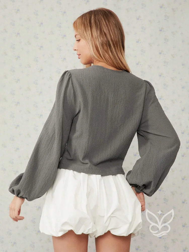 Blusa com Amarrações Frontais e Manga Longa Flare Blusa com Amarrações Frontais e Manga Longa Flare
