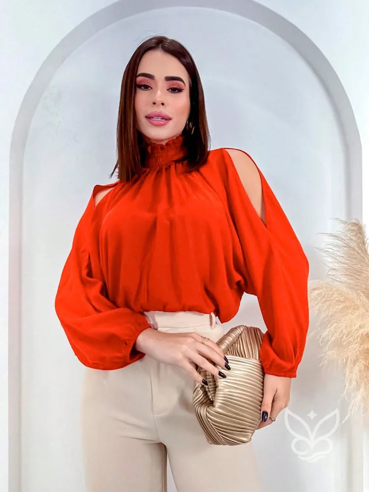 Blusa com Gola Alta Babado e Manga Vazadas Blusa com Gola Alta Babado e Manga Vazadas