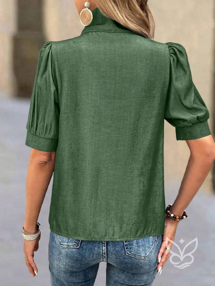 Blusa Com Gola Laço E Manga Bufante Com Pregas Blusa Com Gola Laço E Manga Bufante Com Pregas
