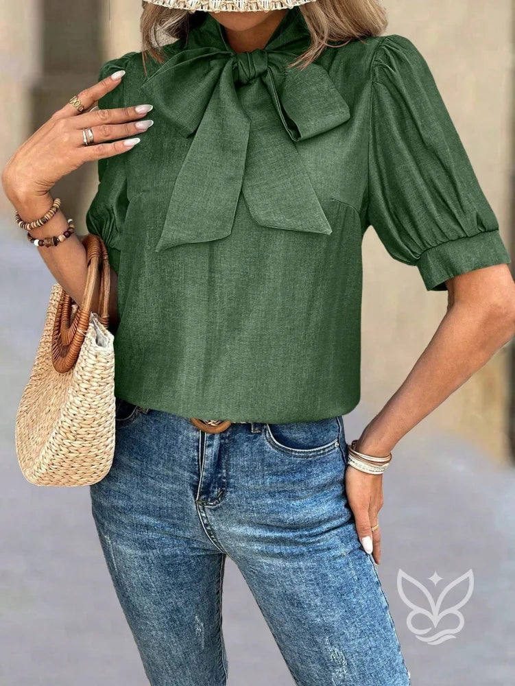 Blusa Com Gola Laço E Manga Bufante Com Pregas Blusa Com Gola Laço E Manga Bufante Com Pregas