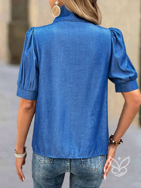 Blusa Com Gola Laço E Manga Bufante Com Pregas Blusa Com Gola Laço E Manga Bufante Com Pregas