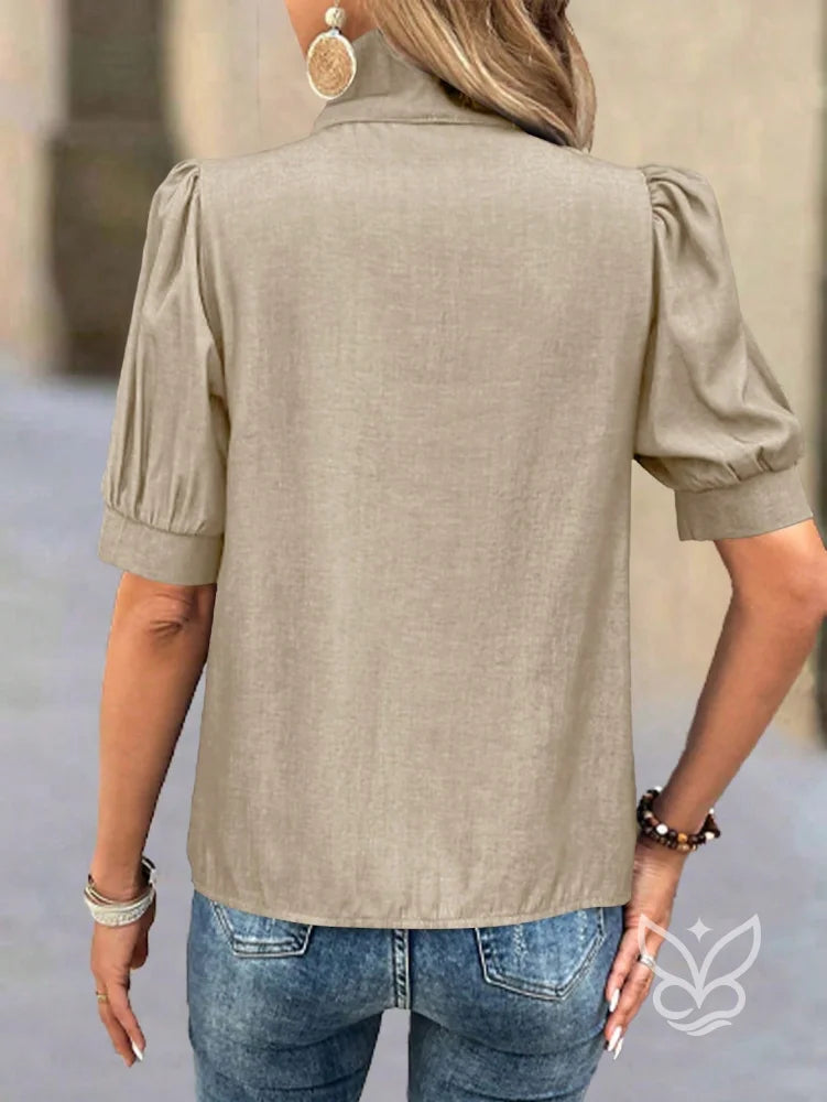 Blusa Com Gola Laço E Manga Bufante Com Pregas Blusa Com Gola Laço E Manga Bufante Com Pregas
