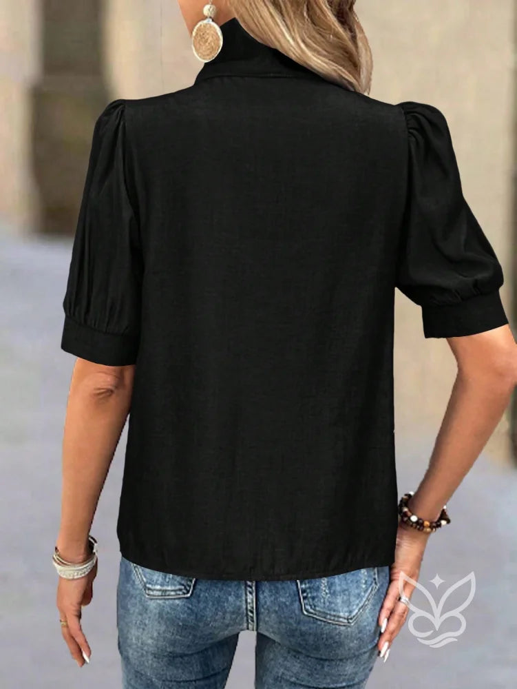Blusa Com Gola Laço E Manga Bufante Com Pregas Blusa Com Gola Laço E Manga Bufante Com Pregas
