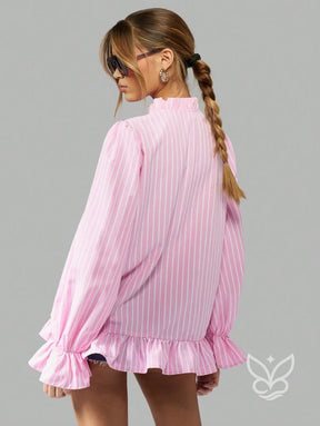 Blusa Com Gola Victoriana Babados E Manga Bufante Com Botões Blusa Com Gola Victoriana Babados E Manga Bufante Com