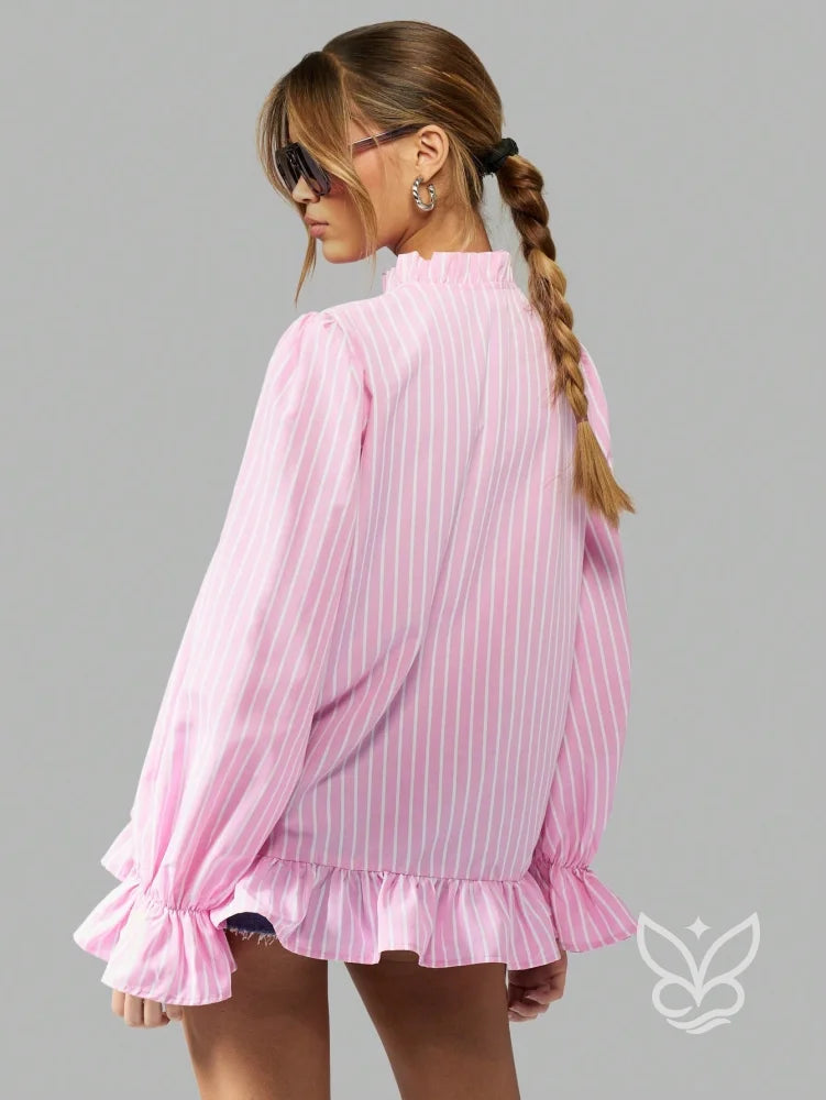 Blusa Com Gola Victoriana Babados E Manga Bufante Com Botões Blusa Com Gola Victoriana Babados E Manga Bufante Com